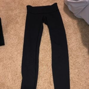 black lululemon leggings